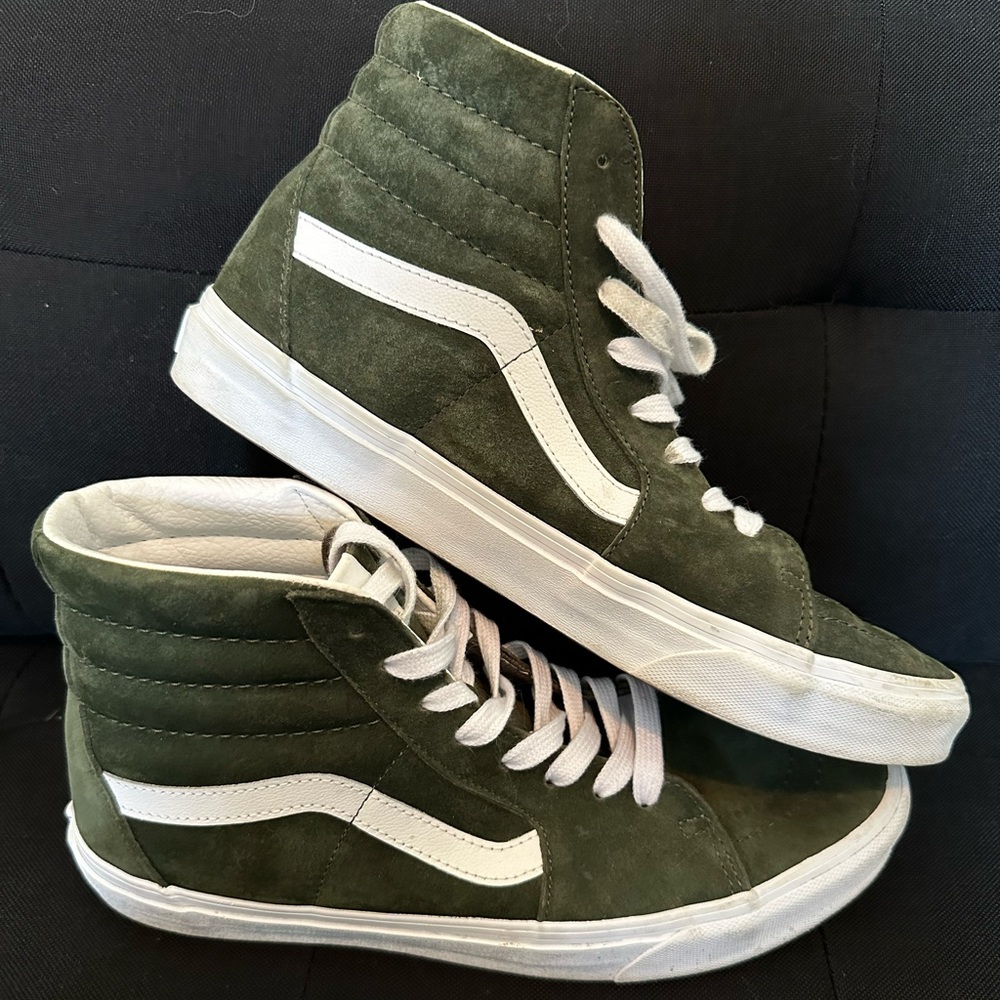 Vans Sk8-Hi Pig Suede Shoe | Grape Leaf